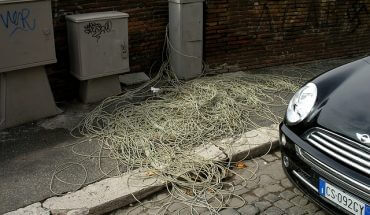 Quel que soit votre fournisseur telecom, internet n'existe pas sans connexion physique tels que des cables.